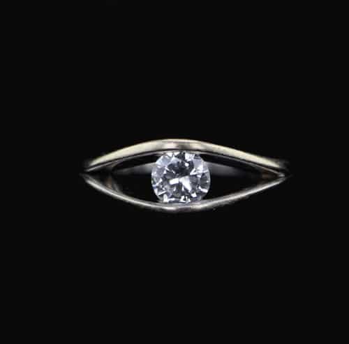 Bague solitaire diamant serti tension