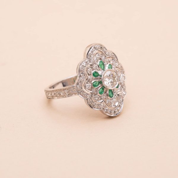 760632_Bague_Paula_fleur_or_diamants_emeraude