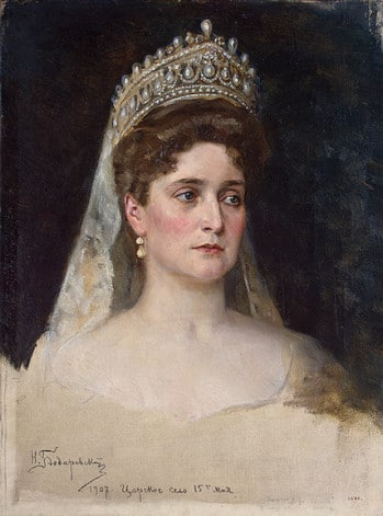 Alexandra Feodorovna en 1907 portant sont diadème de perles et diamants