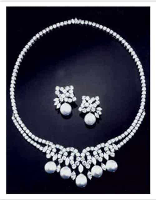 parure collier et boucle en diamants et perles