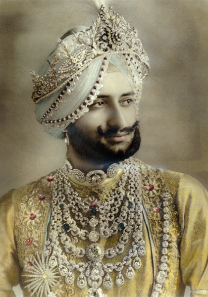 Maharajah yadavindra singh porte le collier de patiala