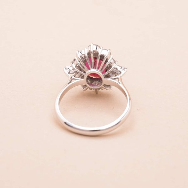 761279_Bague_entourage rubis_diamants