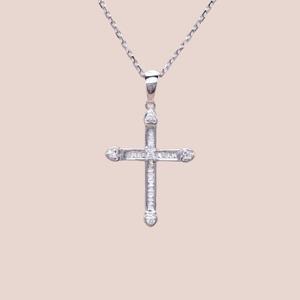 761644_pendentif_croix_diamants_baguette