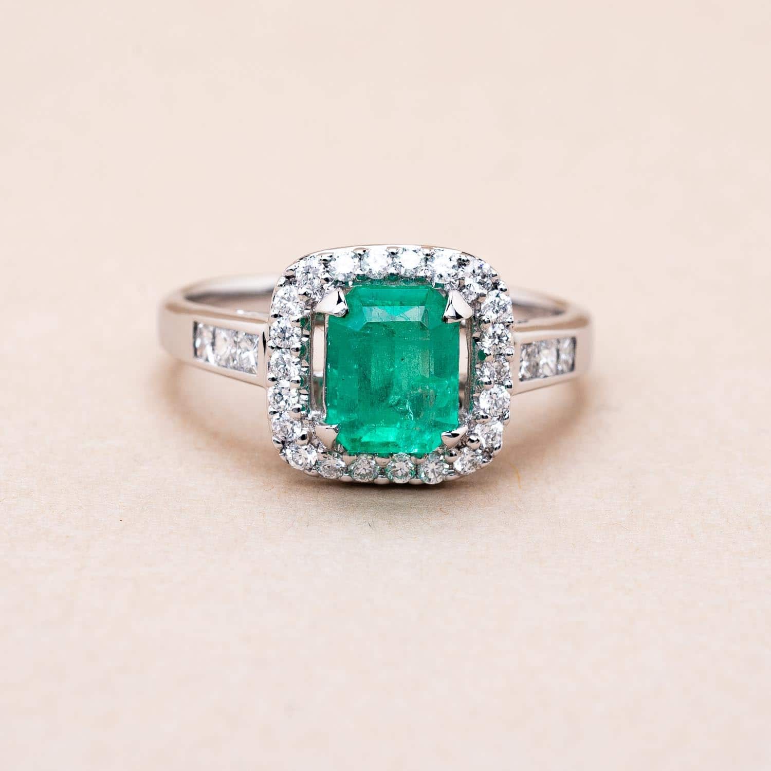 761645_bague_emeraude_diamants
