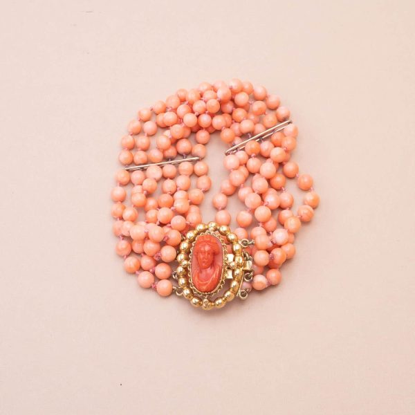 762171_Bracelet_manchette_perles_camée_corail_or