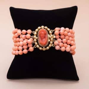 762171_Bracelet_manchette_perles_camée_corail_or