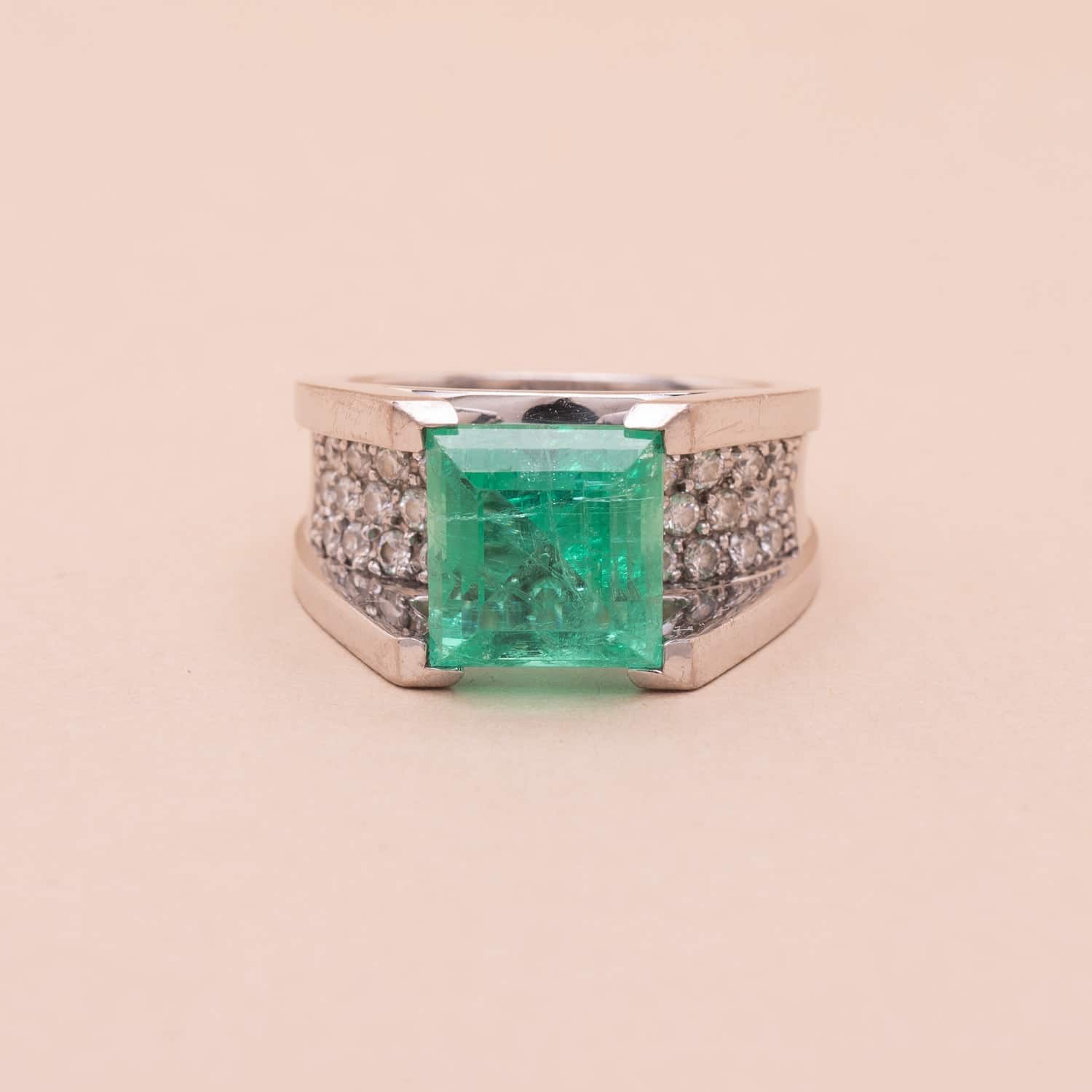 762246_bague_crocus_emeraude_colombie_3.65carats