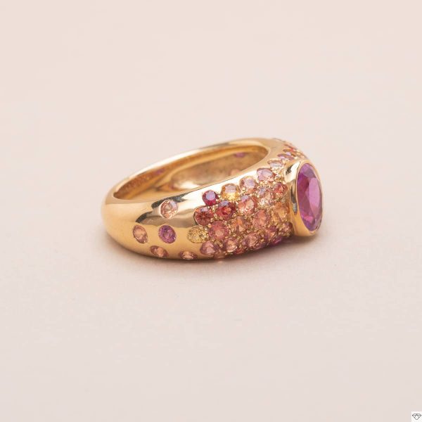 Bague vintage jonc sertie d'un pavage de saphirs roses