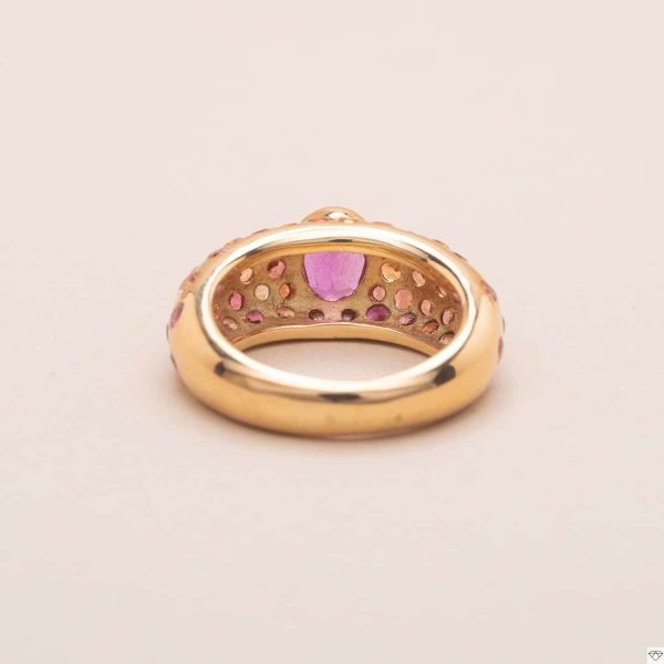 Bague vintage jonc sertie d'un pavage de saphirs roses