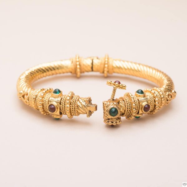 Gros bracelet indien anciens en or jaune torsadé et sertis de cabochon