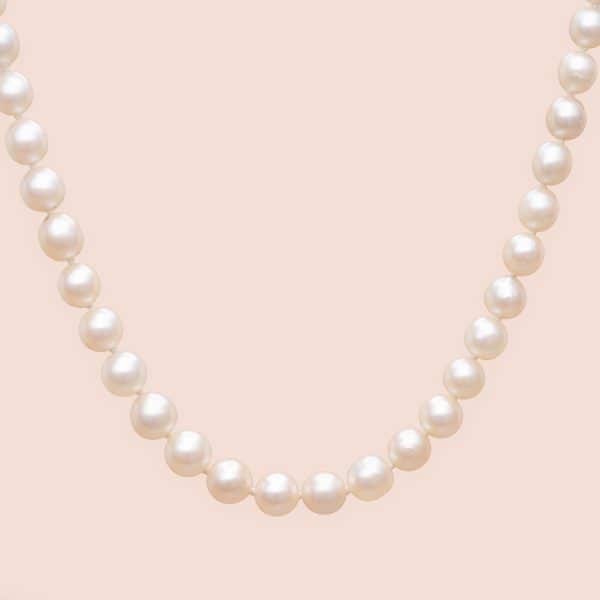 Collier de perles vintage en vue zoom