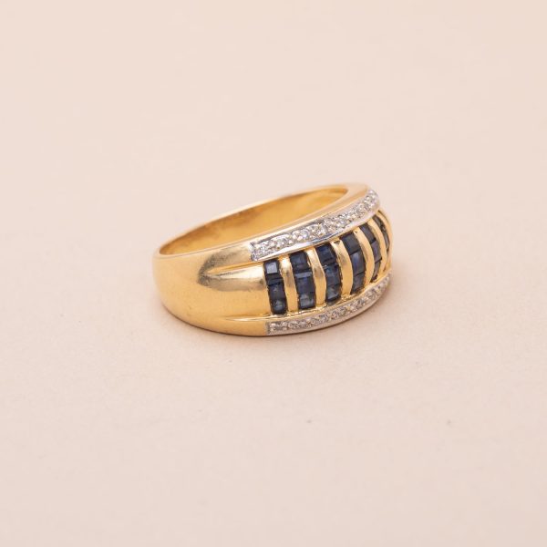 Bague vintage serpenti en or jaune et saphirs de profil