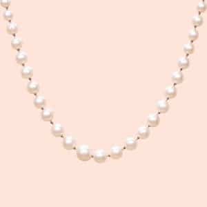 Collier vintage de perles couleur blanc-crème