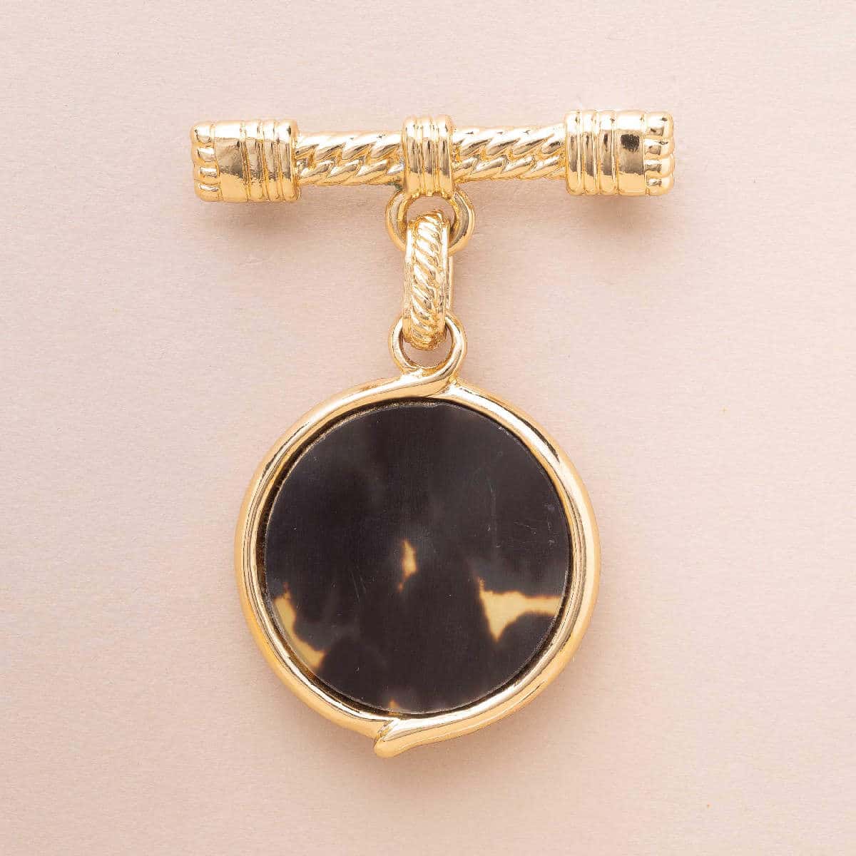 Yves Saint Laurent Vintage Broche Écaille Médaillon