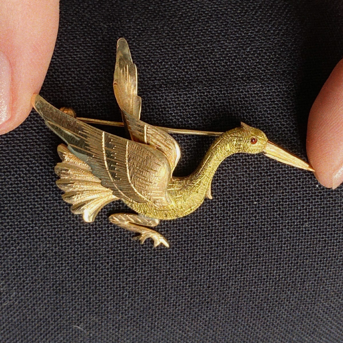 793238-1_bijouxanciensdiamantiques Broche Cigogne Vintage Or bijoux vintage diamantiques