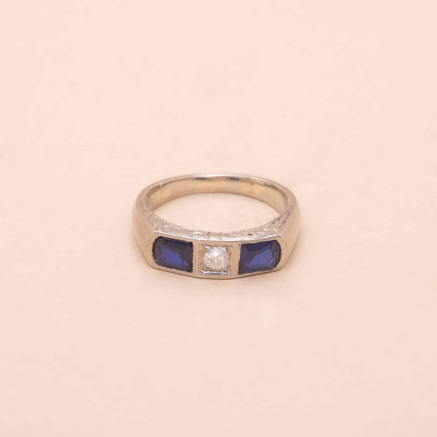 Bague ancienne Trilogie Art Deco saphir